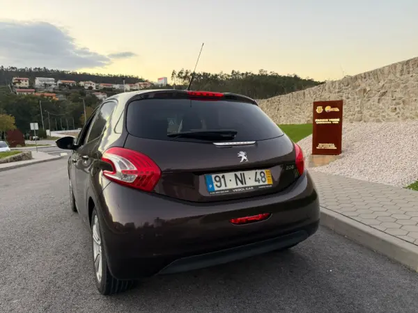 Peugeot 208 9