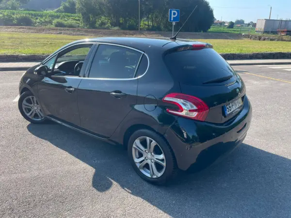 Peugeot 208 9