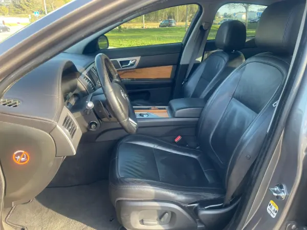 Jaguar XF 19