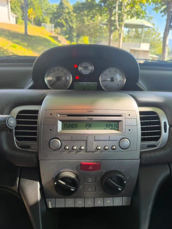 Lancia Ypsilon 12