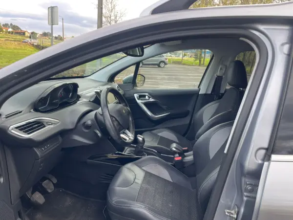 Peugeot 2008 1.2 PureTech Style 6