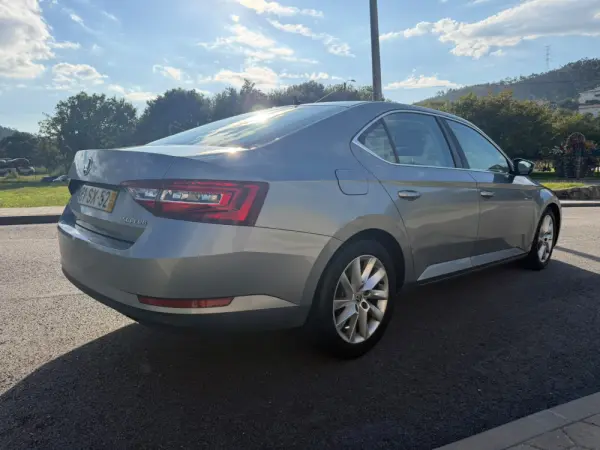 Skoda Superb 2.0 TDI Active 9