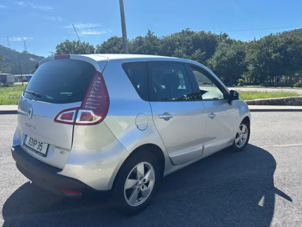 Renault Mégane Scénic 8