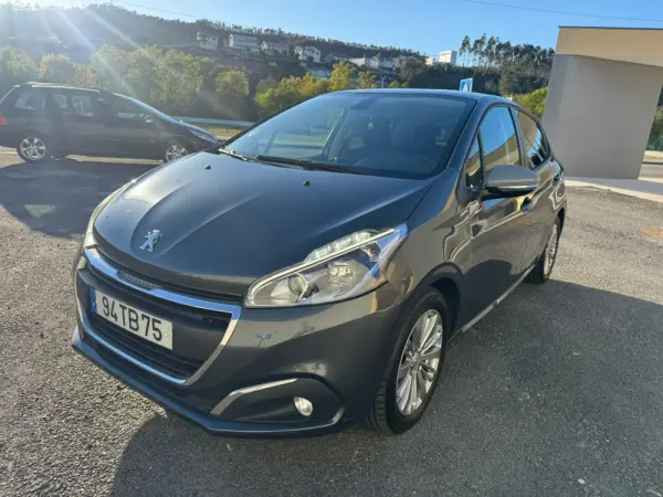 Peugeot 208 1