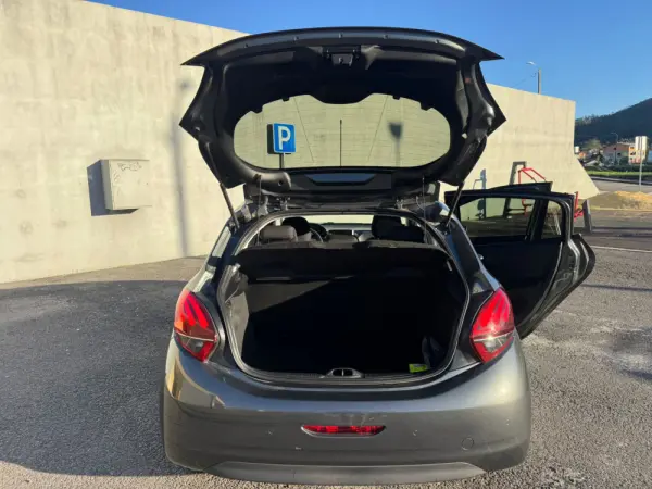 Peugeot 208 12