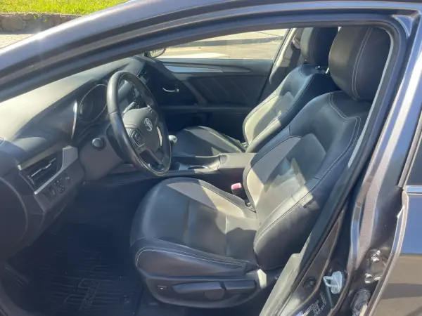 Toyota Avensis 19