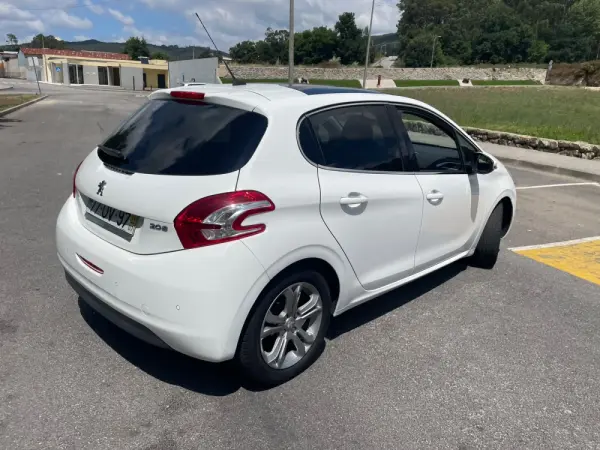Peugeot 208 17