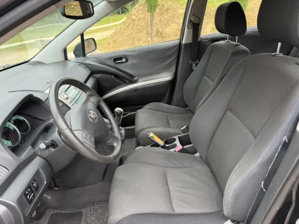Toyota Corolla Verso 11