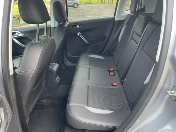 Peugeot 2008 1.2 PureTech Style 10