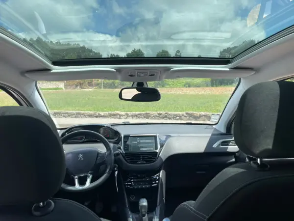Peugeot 208 6