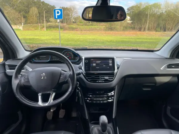 Peugeot 2008 1.2 PureTech Style 8
