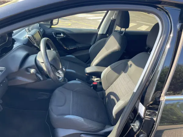 Peugeot 208 8