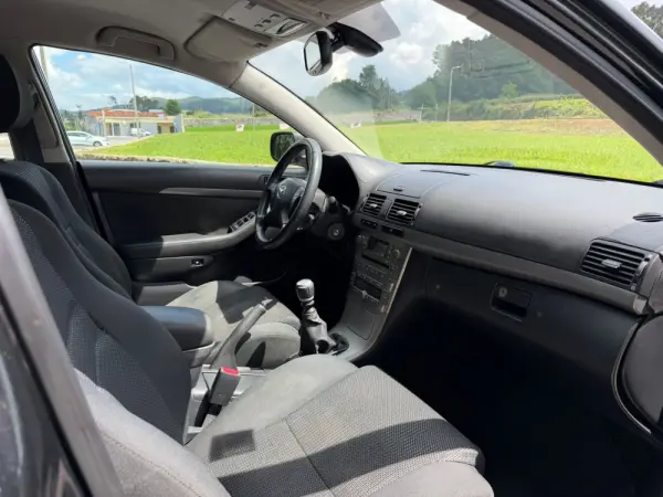 Toyota Avensis 18