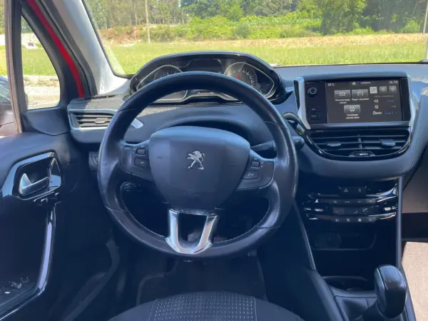 Peugeot 208 8