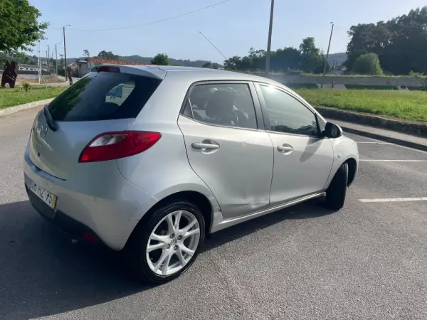Mazda 2 13
