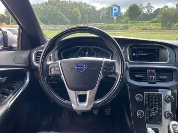 Volvo V40 1.6 D2 R-Design 19