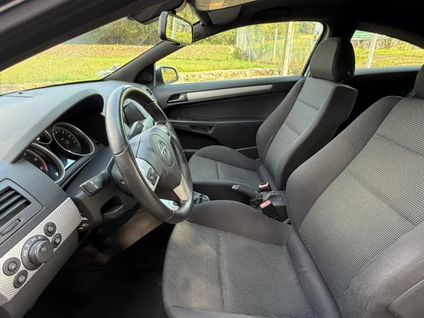 Opel Astra GTC 13