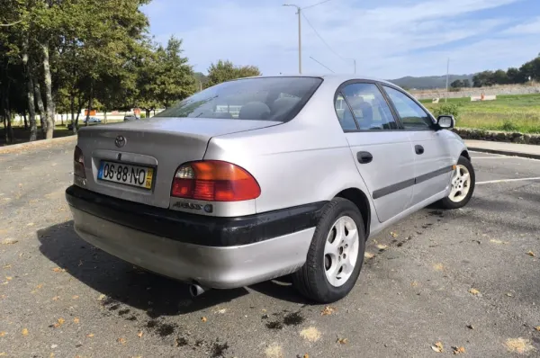 Toyota Avensis 8