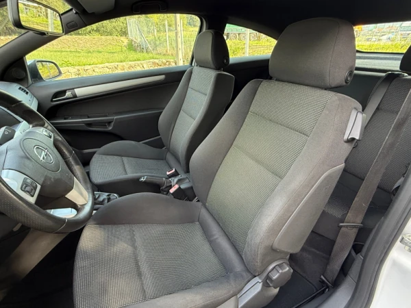 Opel Astra GTC 14