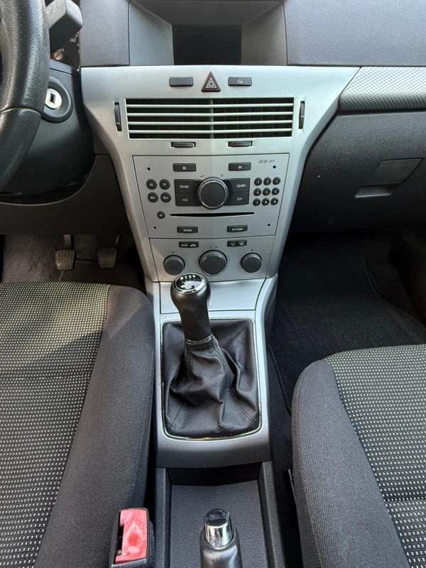 Opel Astra GTC 9