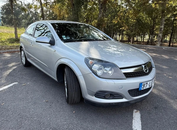 Opel Astra GTC 8