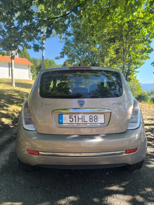 Lancia Ypsilon 8