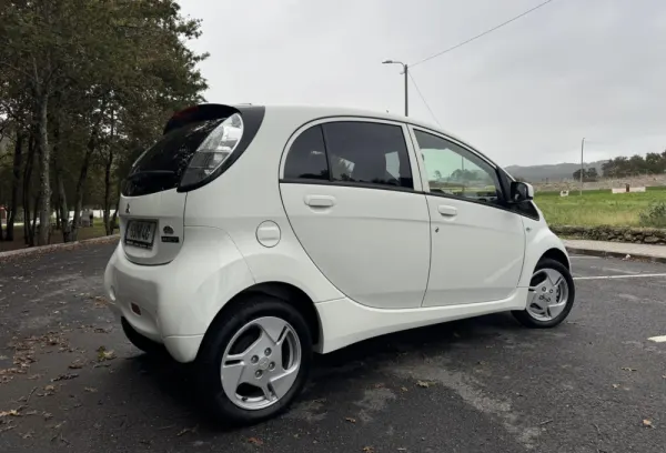 Mitsubishi i-MiEV 13