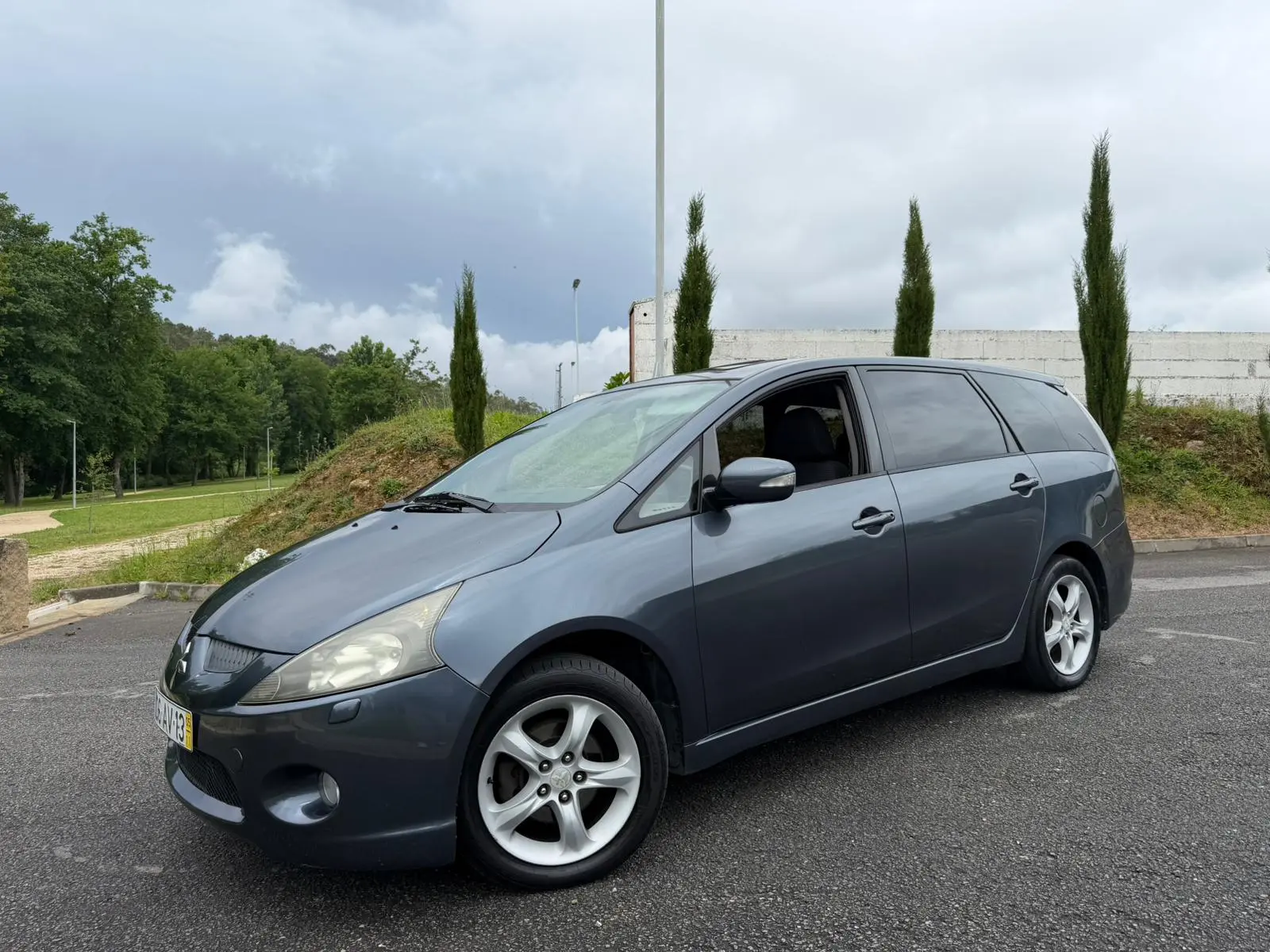 Mitsubishi Grandis 1