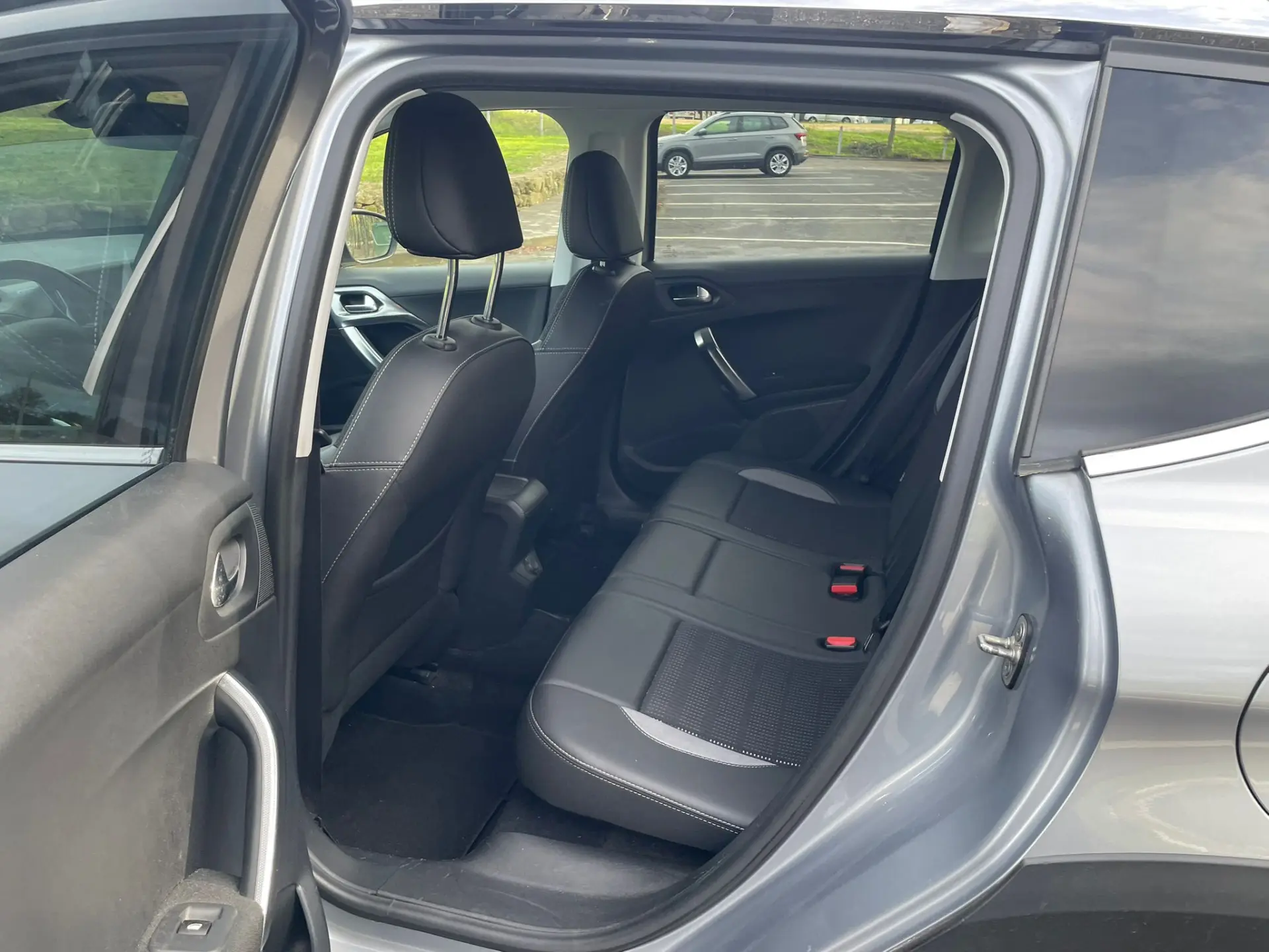 Peugeot 2008 1.2 PureTech Style 19