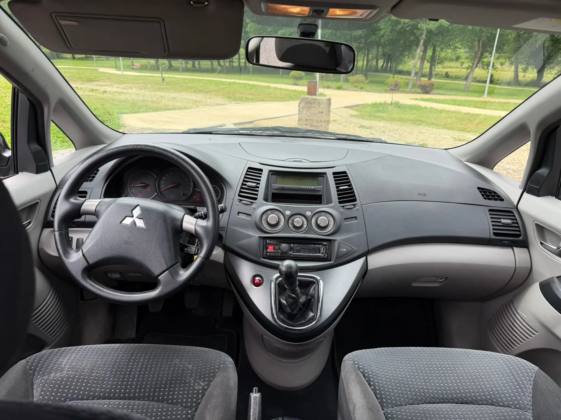 Mitsubishi Grandis 2