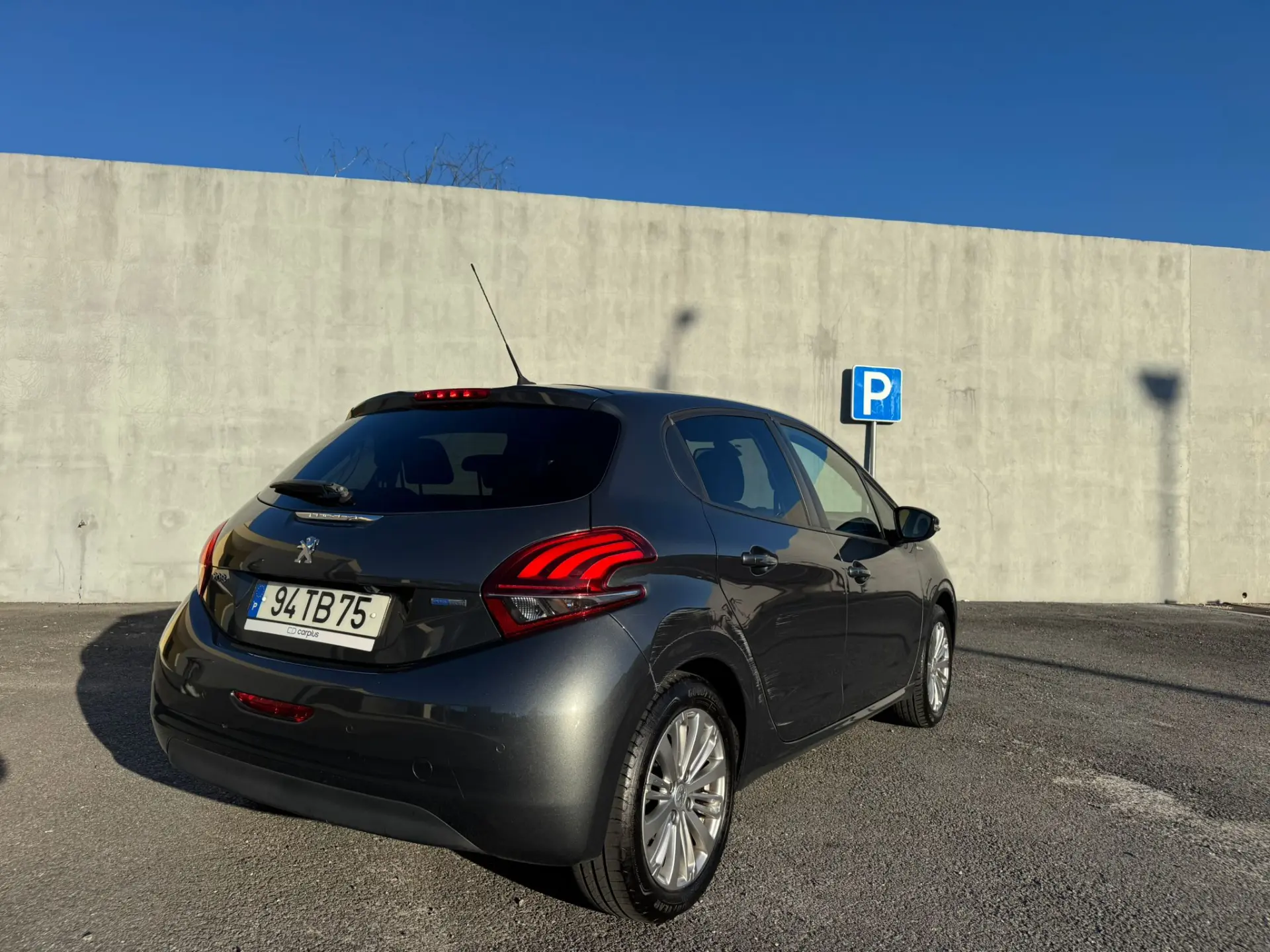 Peugeot 208 5