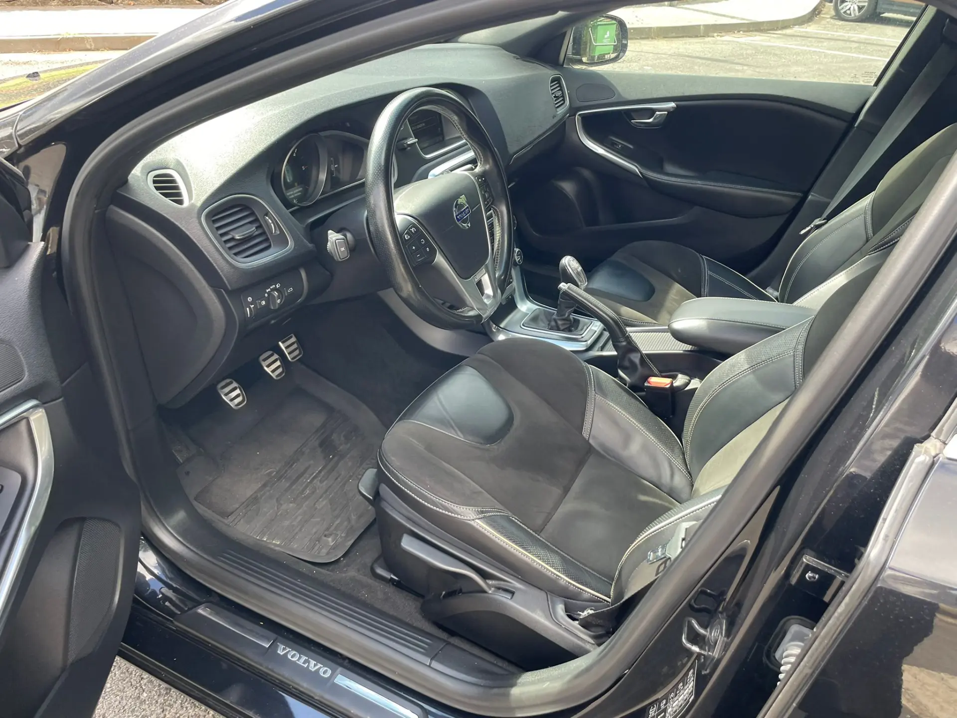 Volvo V40 1.6 D2 R-Design 18