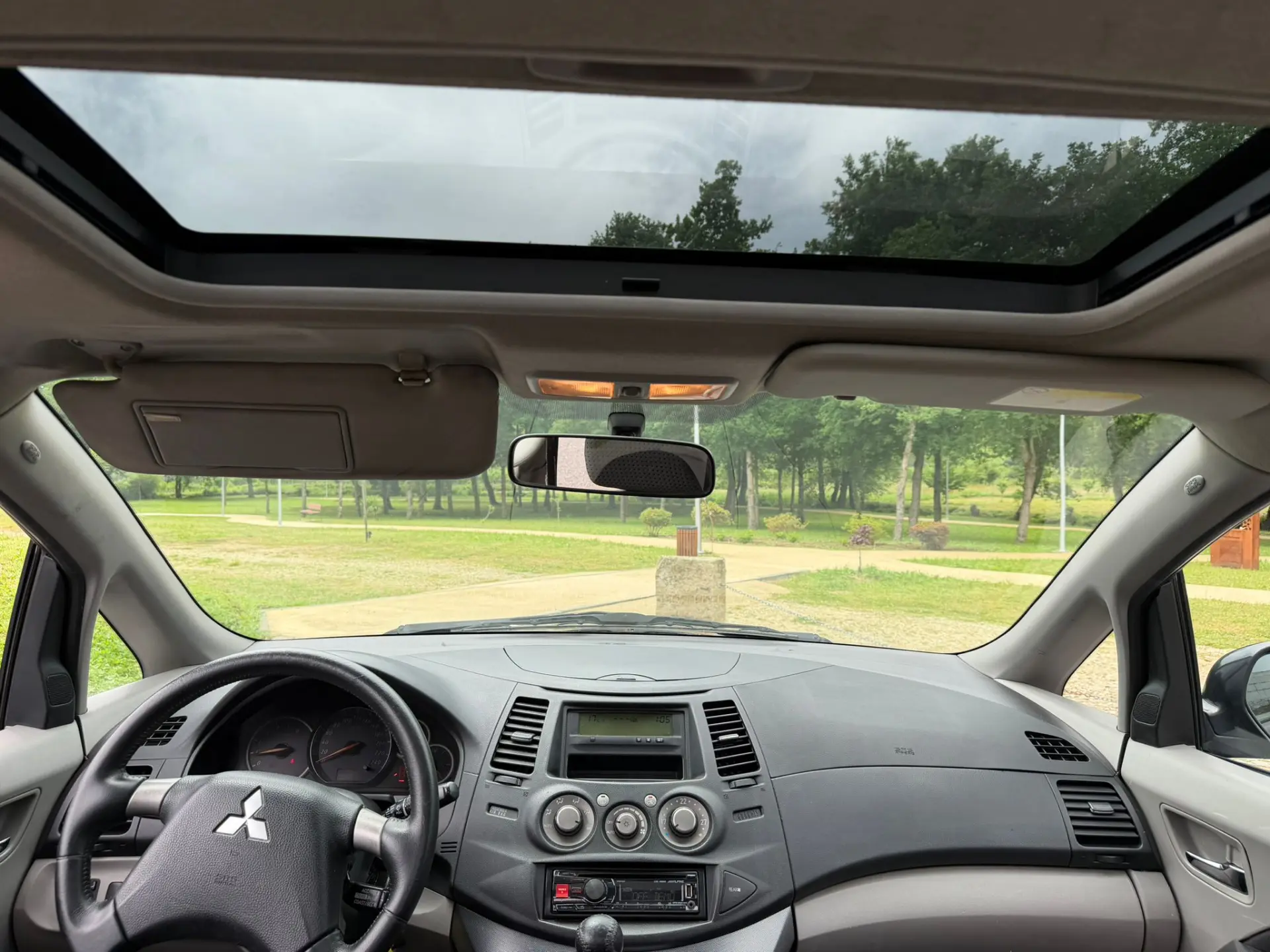Mitsubishi Grandis 8