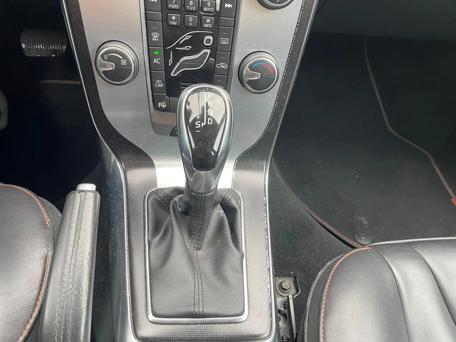 Volvo V40 Cross Country 17