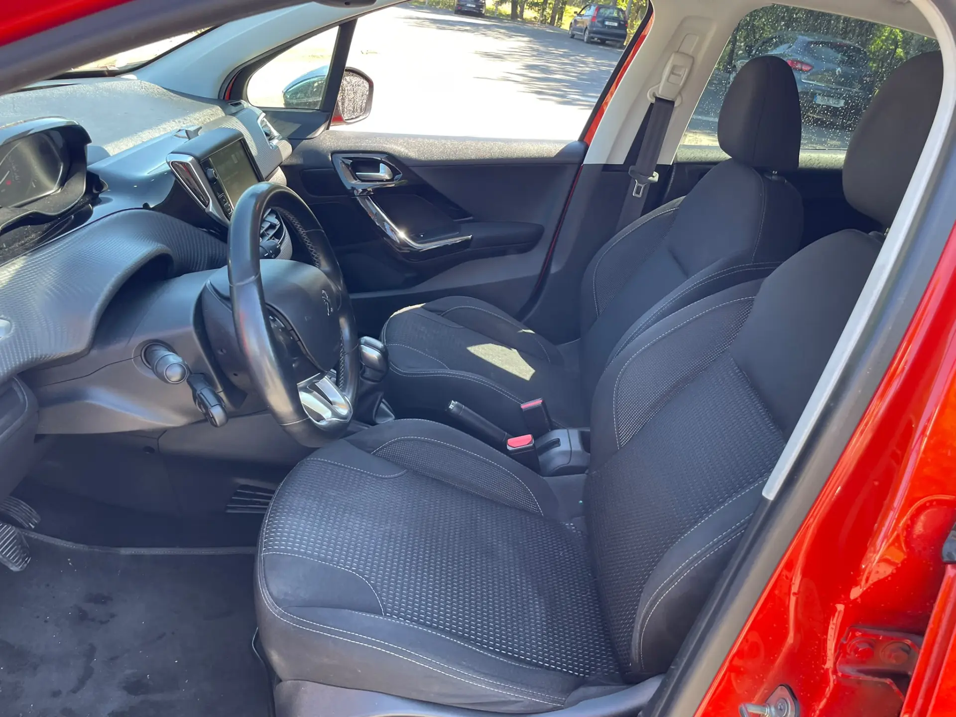 Peugeot 208 12