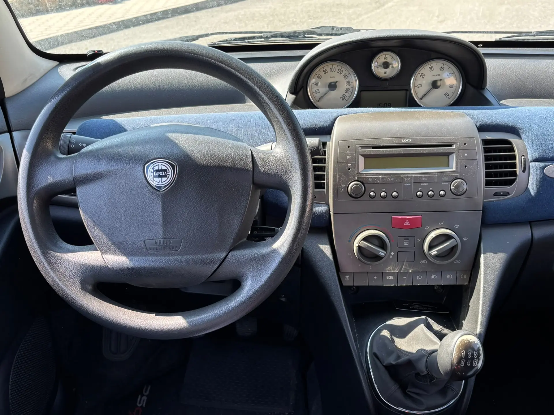Lancia Ypsilon 10