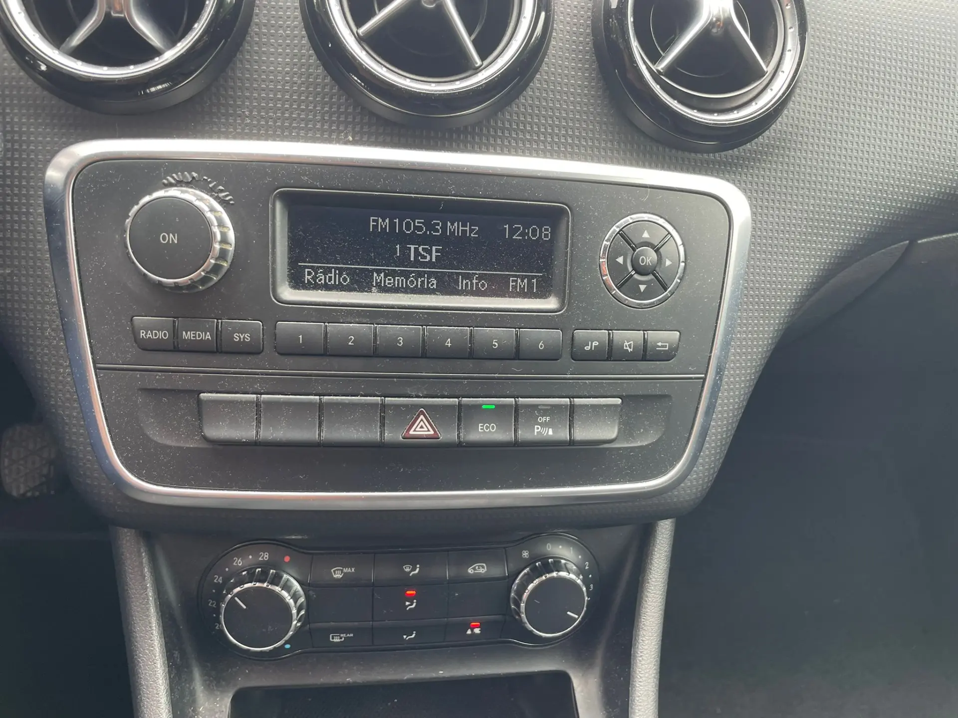 Mercedes-Benz A 180 d Urban 7
