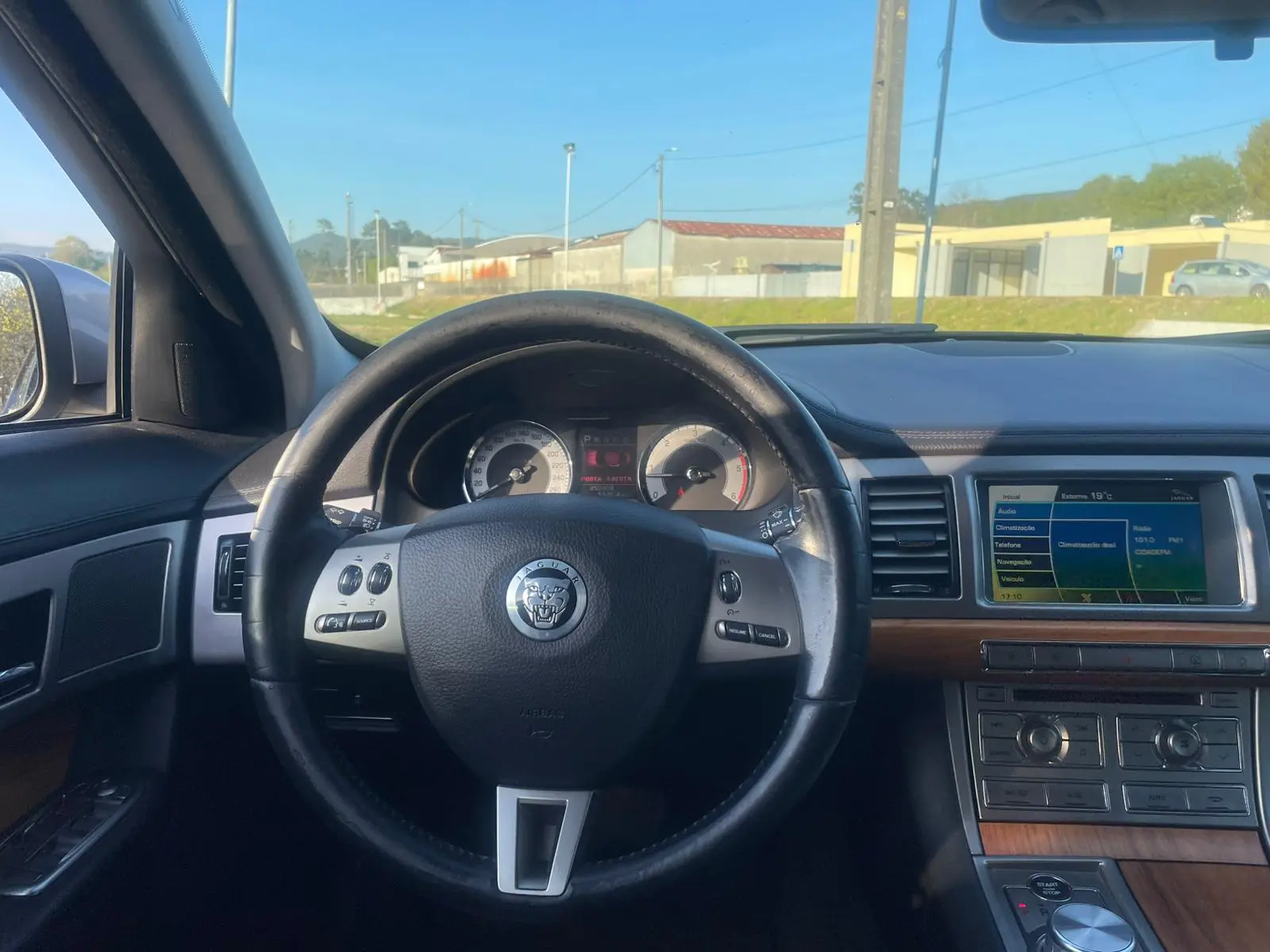 Jaguar XF 17