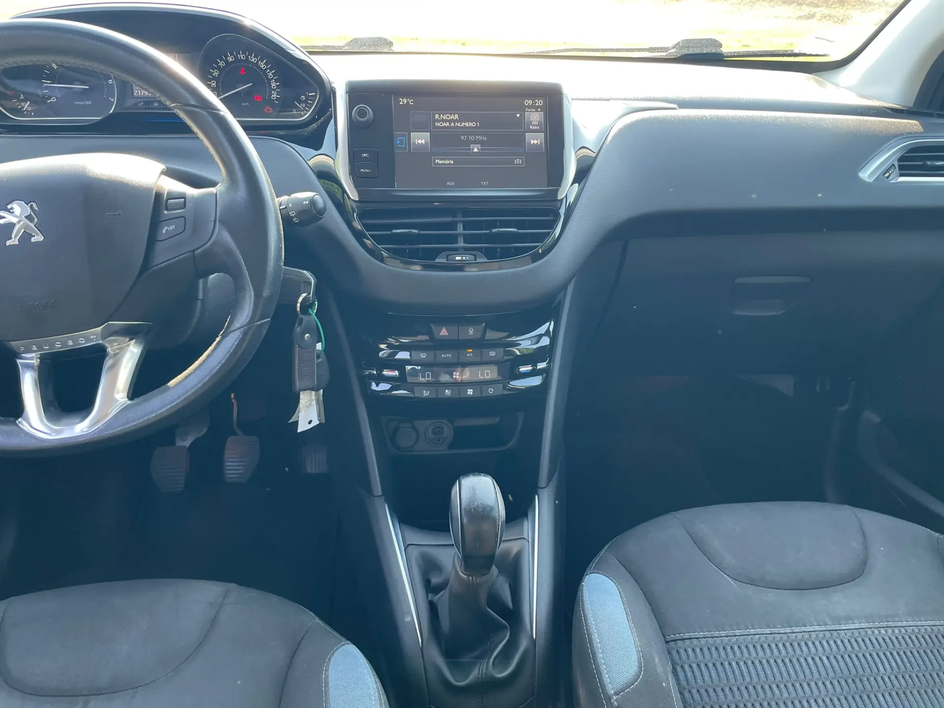 Peugeot 208 16