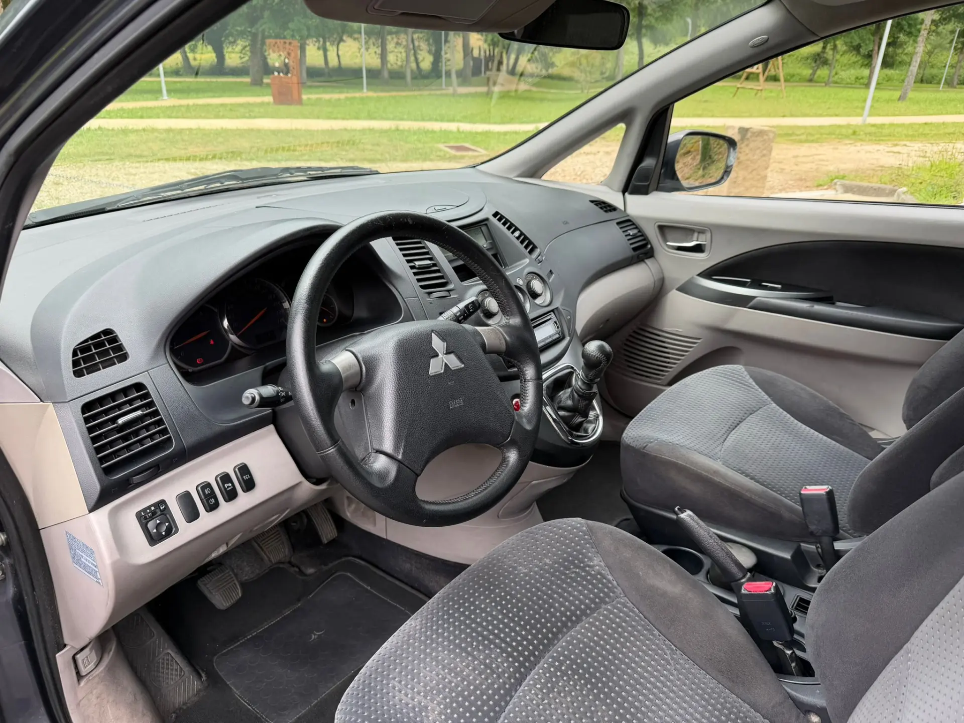 Mitsubishi Grandis 4