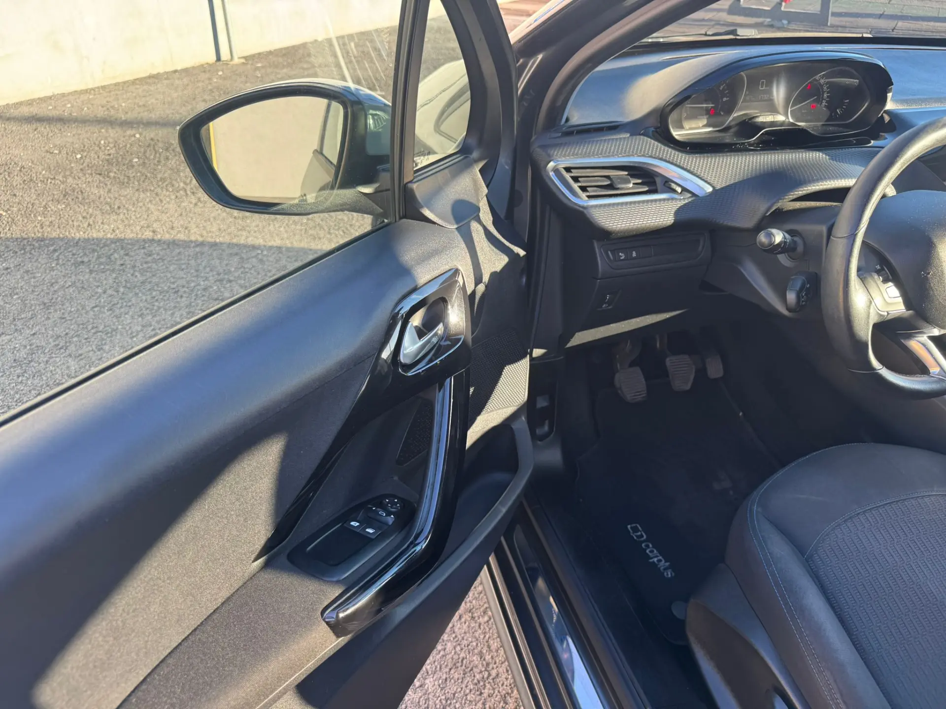 Peugeot 208 8