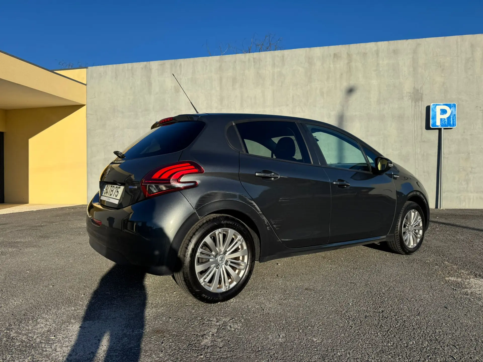 Peugeot 208 11