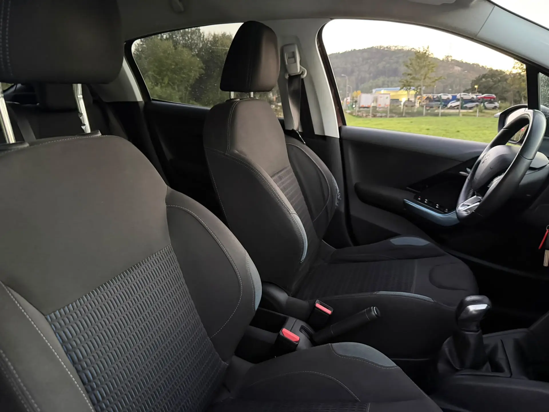 Peugeot 208 12