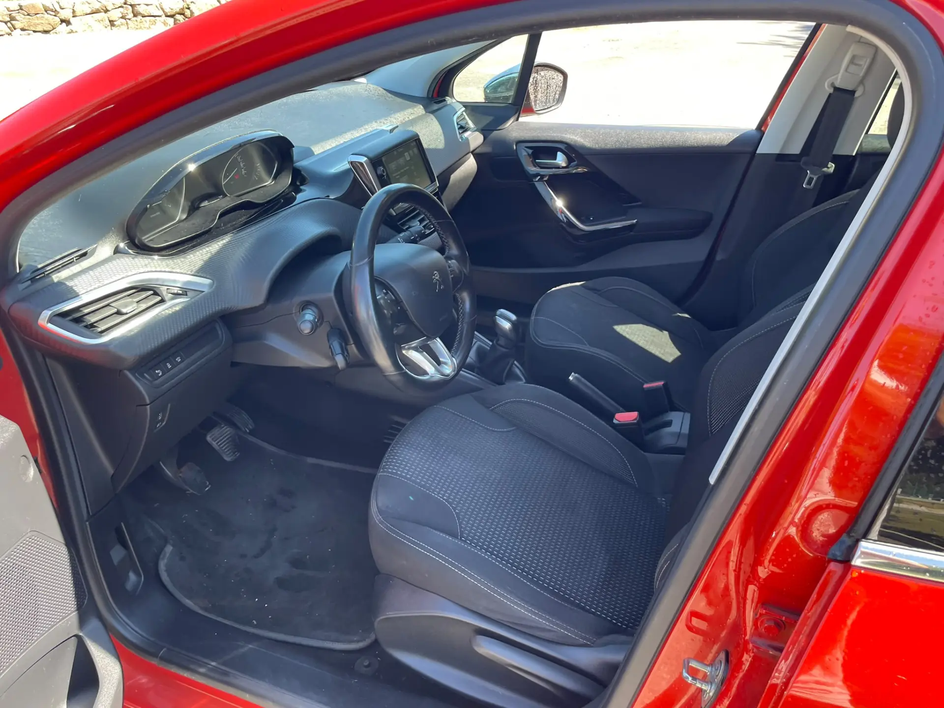 Peugeot 208 10