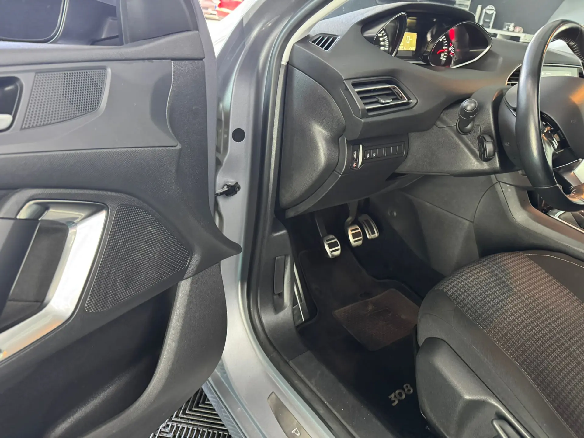 Peugeot 308 8