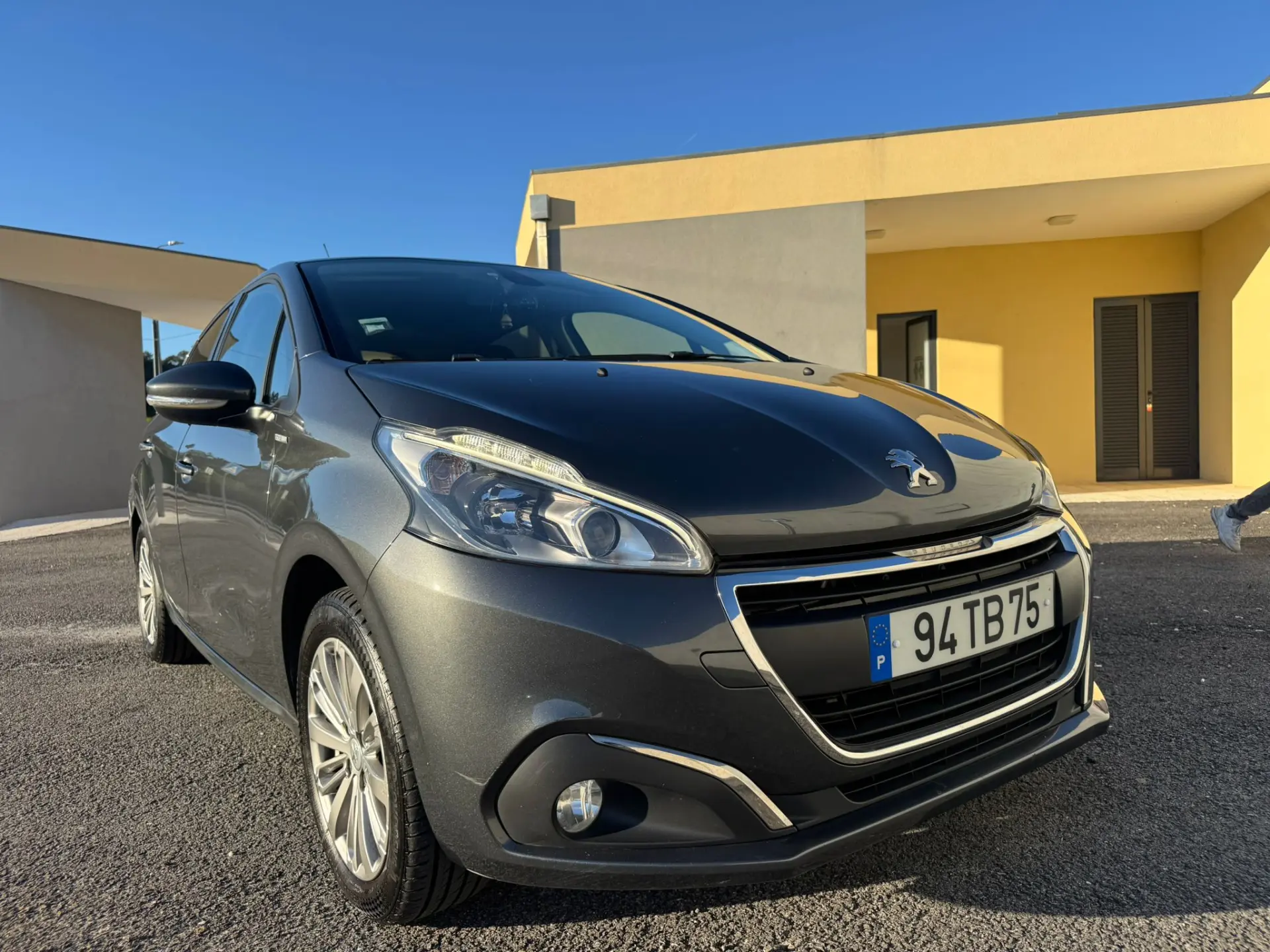 Peugeot 208 10