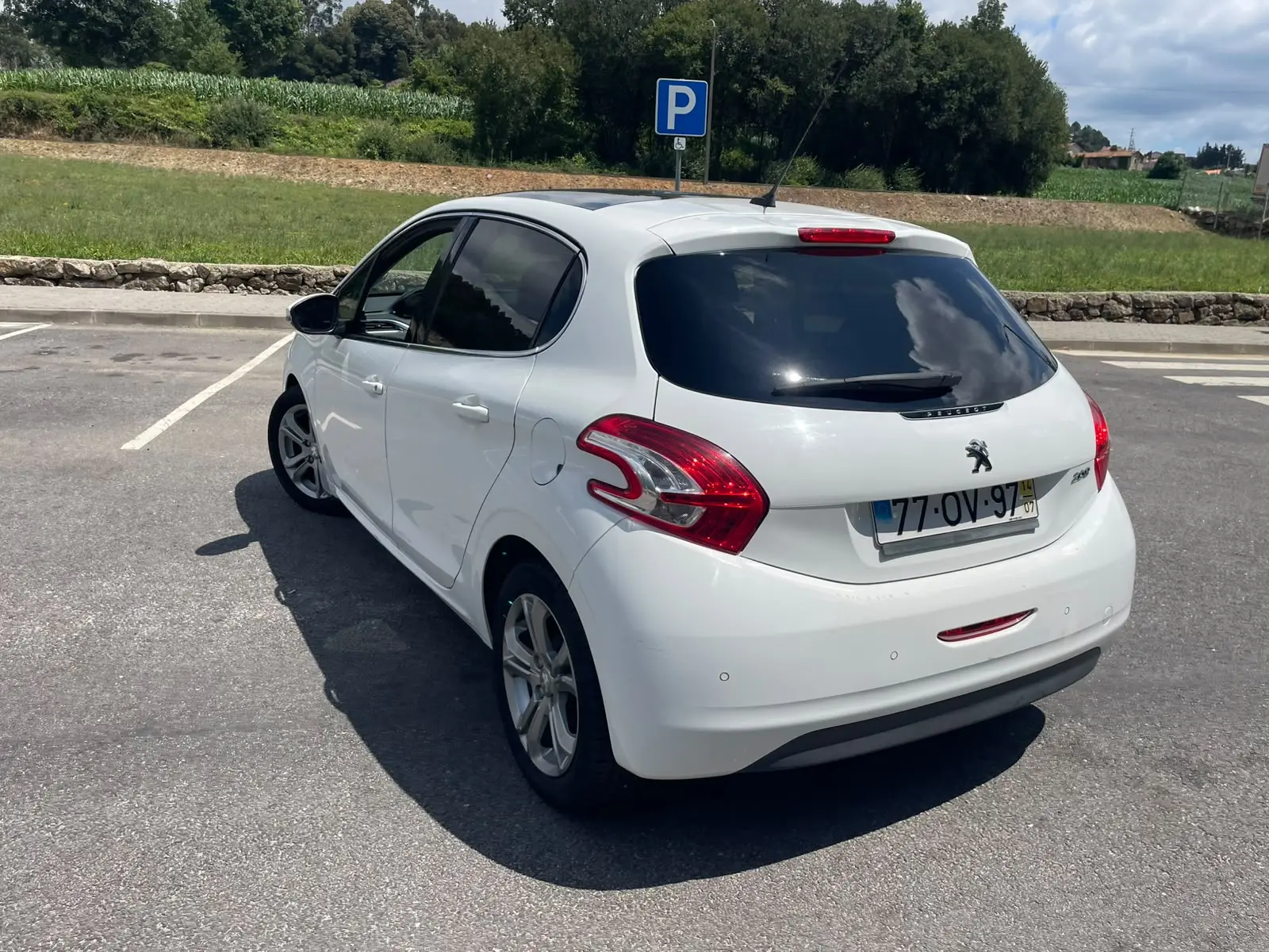 Peugeot 208 13