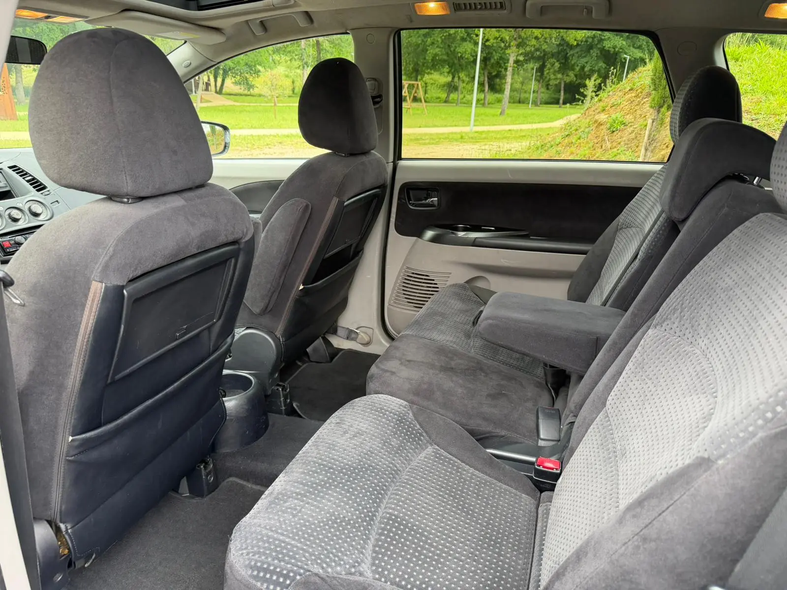 Mitsubishi Grandis 6