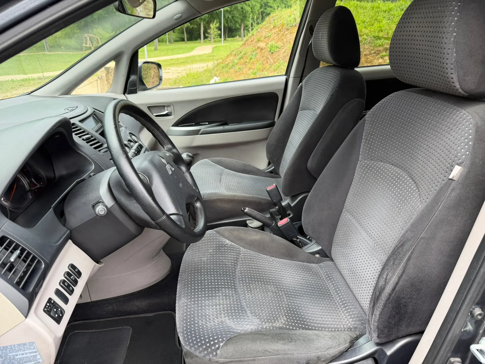 Mitsubishi Grandis 15