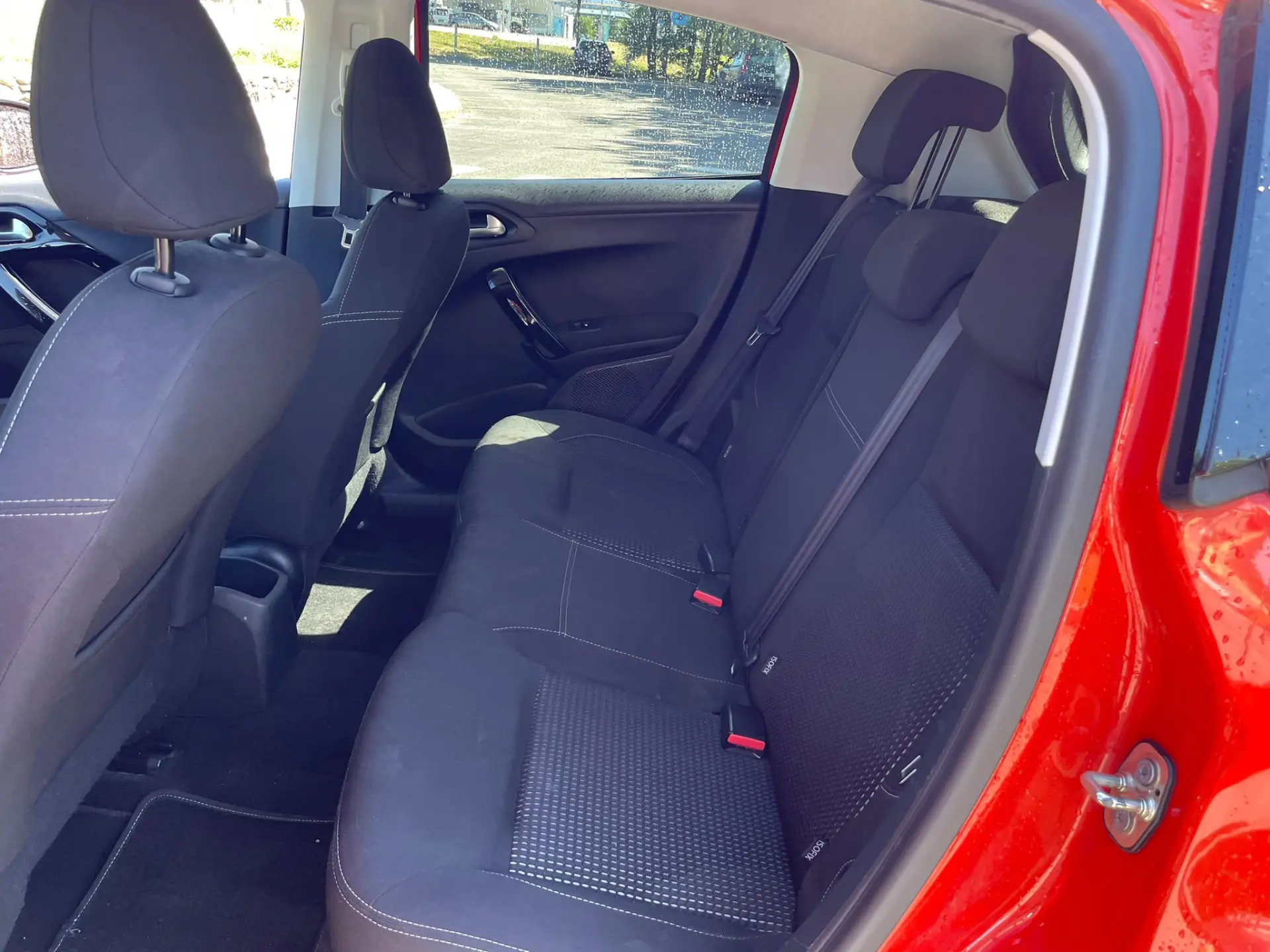 Peugeot 208 16